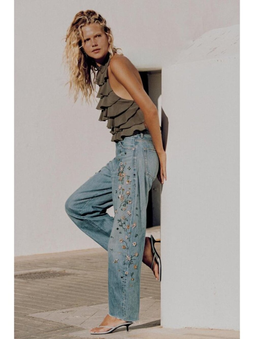 ZARA TRF HIGH RISE EMBROIDERED BARREL JEANS 0695/013/400